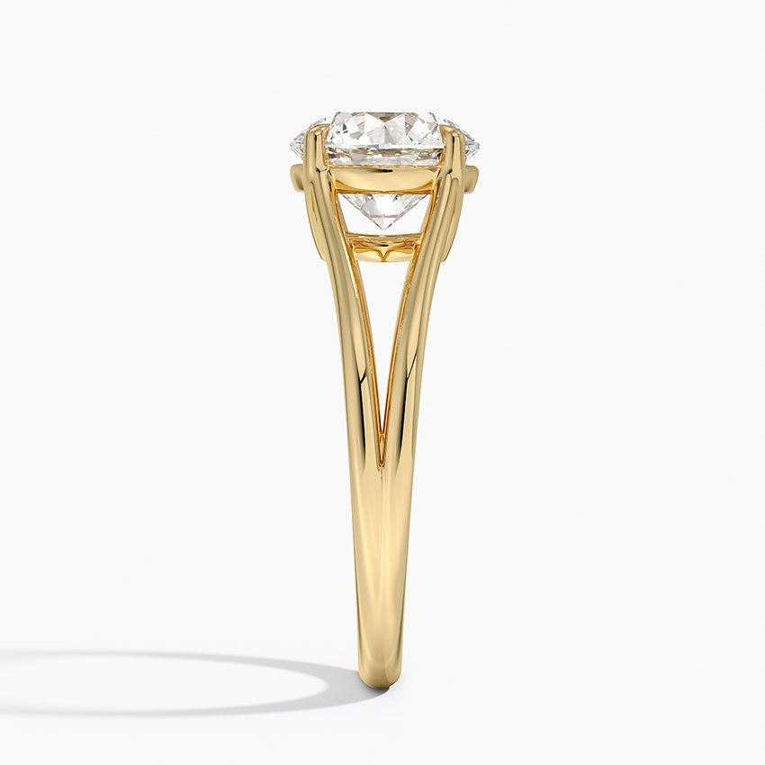 Luxury 1.5ct Round Cut Solitaire Engagement Ring | 4-Prong Split Shank | Moissanite