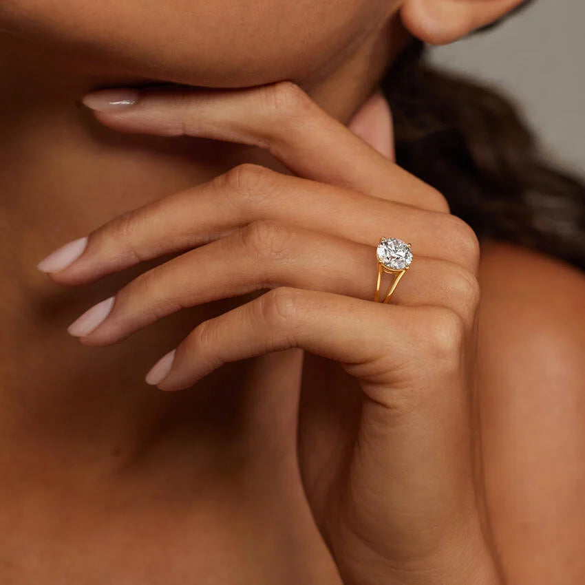 Luxury 1.5ct Round Cut Solitaire Engagement Ring | 4-Prong Split Shank | Moissanite